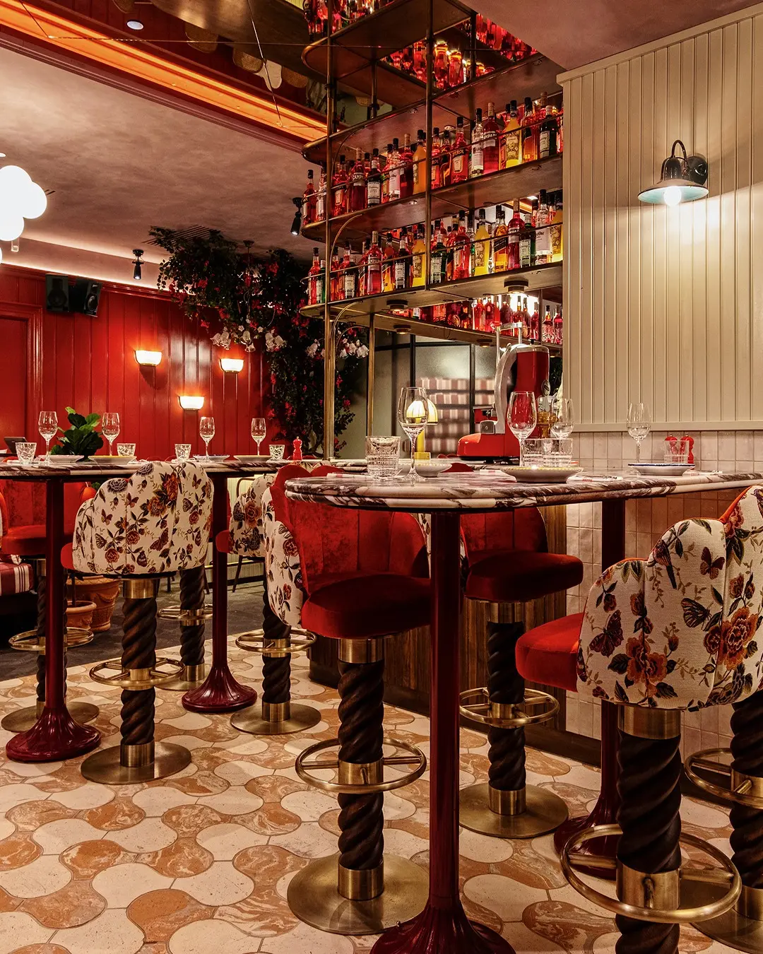 𝓒𝓲𝓪𝓸 𝓑𝓮𝓵𝓵𝓲 . Een interieur dat opvalt door zijn gedurfde keuzes. In opdracht van Ciao...