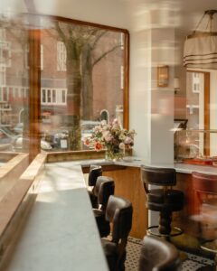 𝓛𝓾𝓭𝔀𝓲𝓰'𝓼 Bij Ludwig’s Deli in Amsterdam komen vakmanschap en tijdloos design samen in een interieur,...