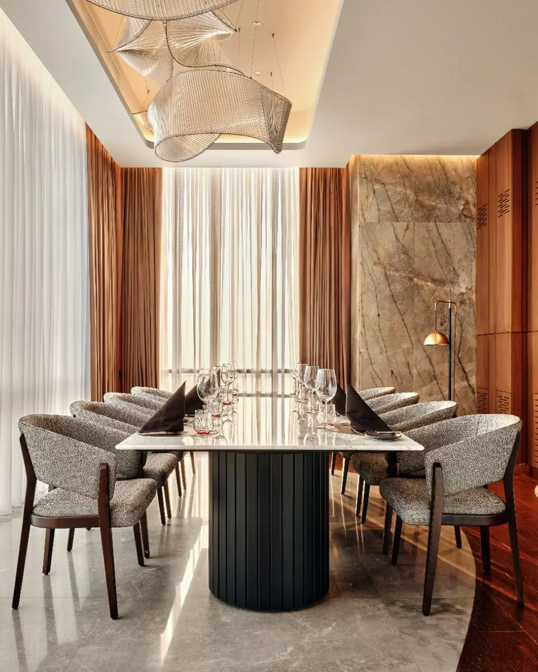 𝗖𝗿𝗼𝘄𝗻𝗲 𝗣𝗹𝗮𝘇𝗮 . Bij Leta begrijpen we dat elk detail in een hospitality-omgeving bijdraagt aan...