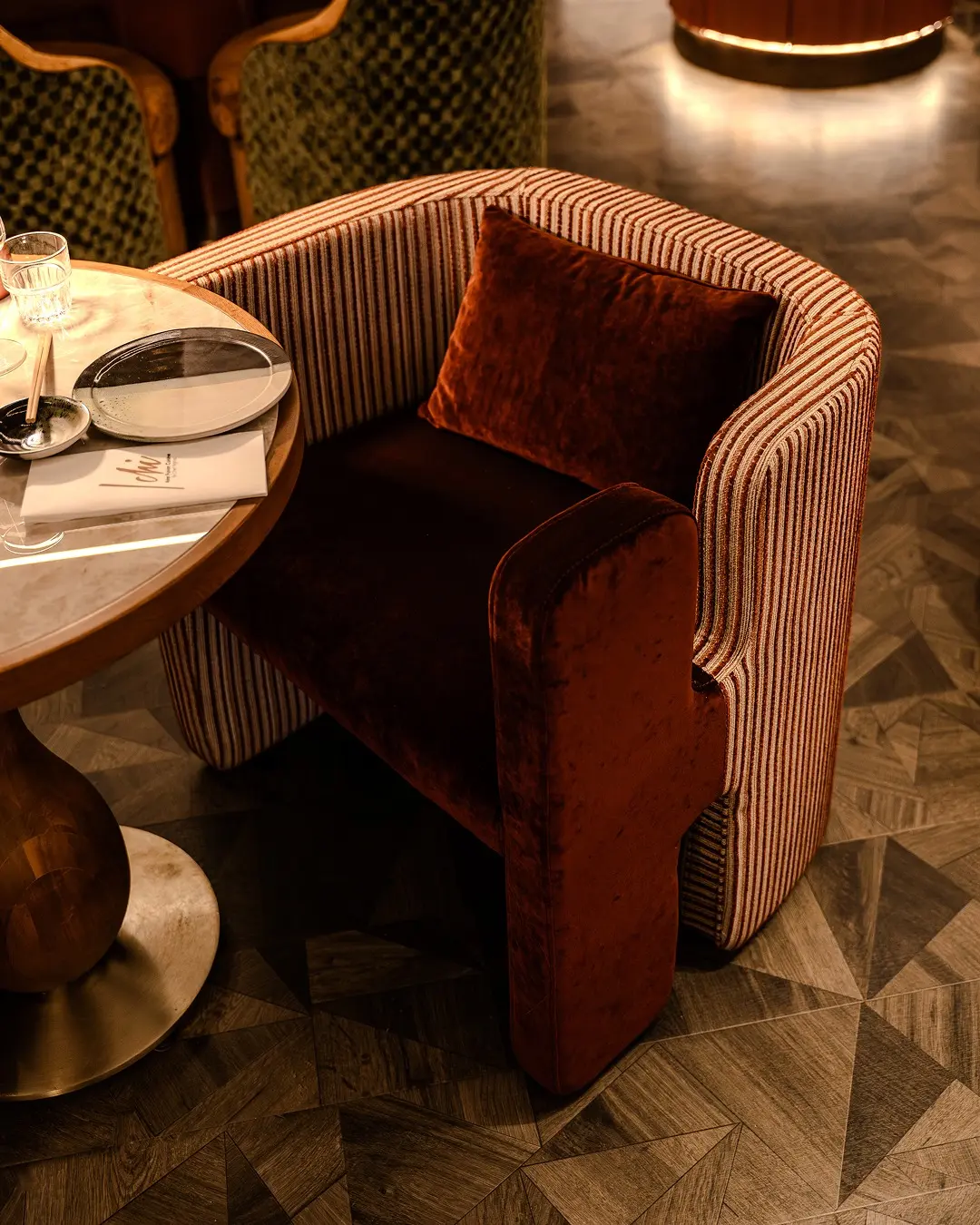 𝐼𝒸𝒽𝒾 𝑅𝑜𝓈𝓂𝒶𝓁𝑒𝓃 . Voor Ichi Rosmalen heeft Leta Meubelen een interieur helpen realiseren waarin Japans...