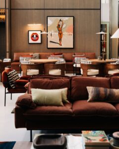 𝐃𝐞𝐧 𝐇𝐚𝐫𝐭𝐨𝐠𝐡 . Een inspirerende werkomgeving begint met het juiste interieur. Voor Den Hartogh Logistics...