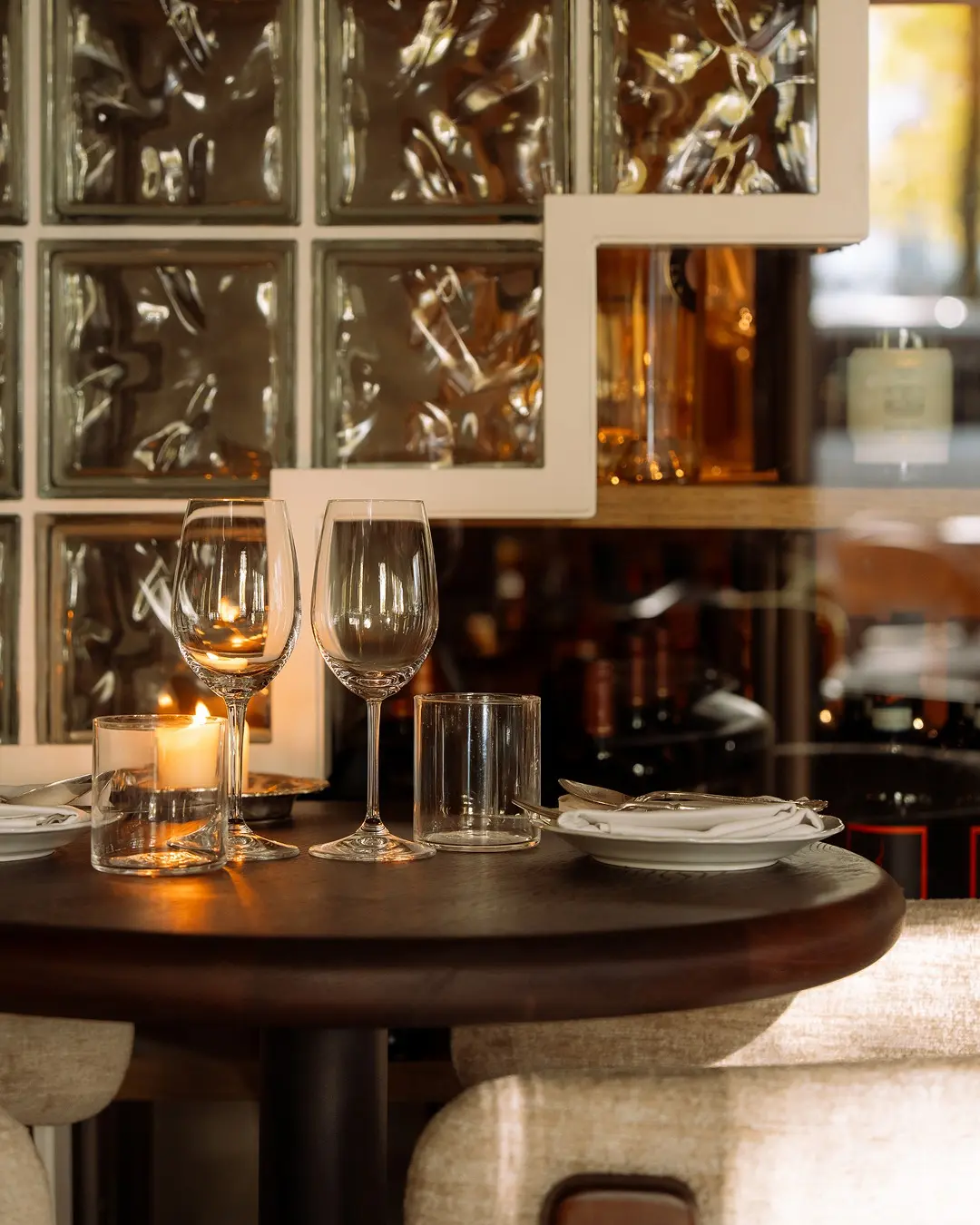 𝐓𝐎𝐄𝐓 . Bij Toet in Amsterdam draait alles om de kracht van eenvoud en hoogwaardige...