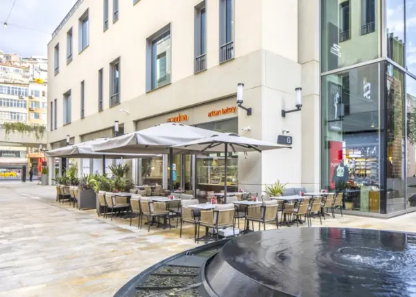 GRANDMA BAKERY CAFE 3 1 - horeca terras inspiratie