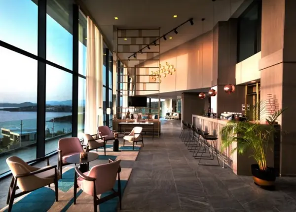 LE MERIDIEN OTEL 1 - restaurant bank