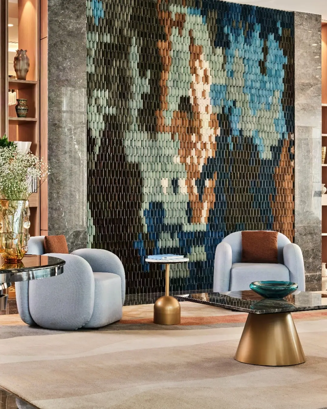 𝗖𝗿𝗼𝘄𝗻𝗲 𝗣𝗹𝗮𝘇𝗮 . Voor Crowne Plaza by IHG leverde Leta Meubelen het zitmeubilair en de...