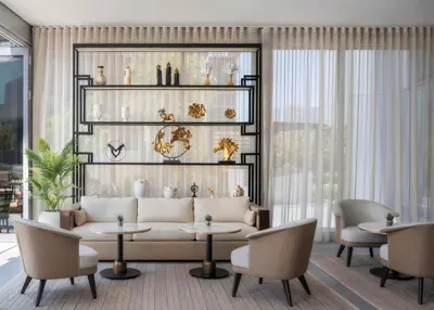 Kempinskidubai - glazen meubelen