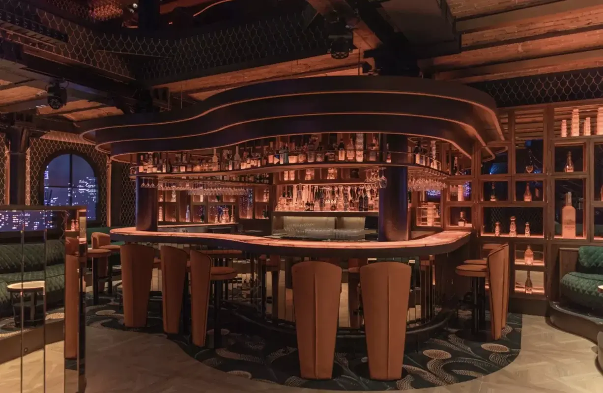 Mewe Amsterdam Featured 6839bfe7e302f 1227x800 1.webp - stoelen en tafels voor horeca