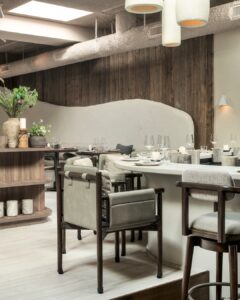 𝘖𝘙𝘈 | 𝘛𝘢𝘷𝘦𝘳𝘯𝘢 & 𝘉𝘢𝘳 . Bij ORA Taverna & Bar in Amsterdam komen mediterrane...